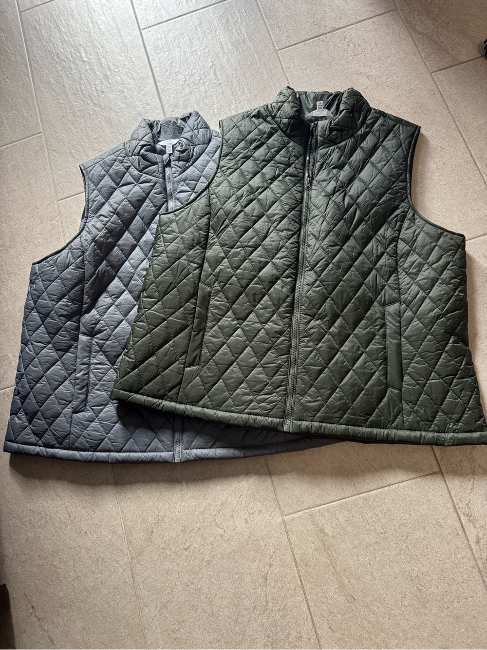 Time and Tru Quilted Packable Vests - Olive Green & Gray 1X lot of 2